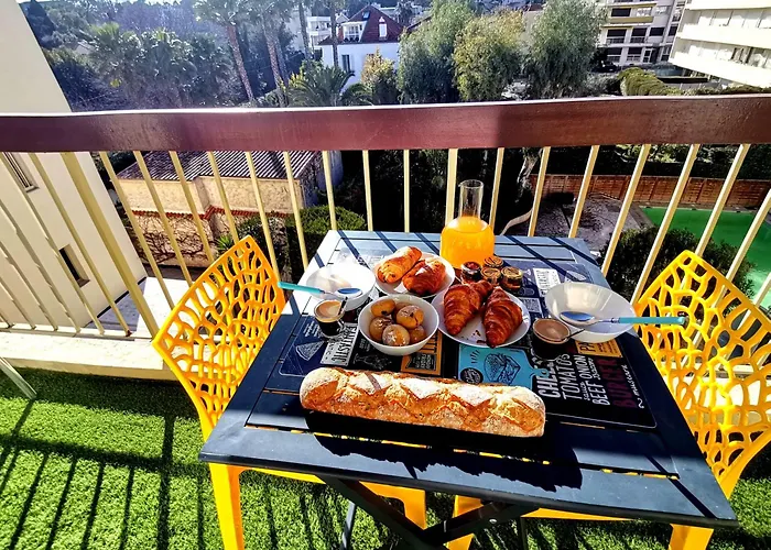 Cap D'antibes Piscine Et * אנטיב